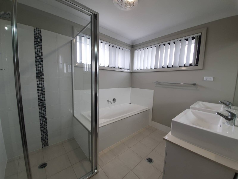 53 Southern Cross Avenue, Middleton Grange NSW 2171