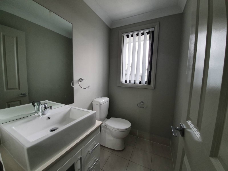 53 Southern Cross Avenue, Middleton Grange NSW 2171