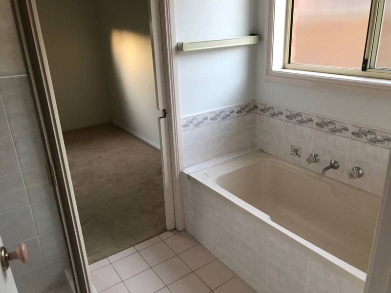 1B- Inverell Avenue, Hinchinbrook NSW 2168