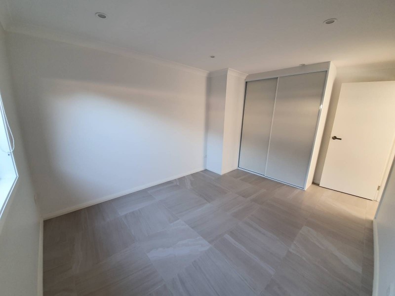 25A Yeronga Cl, St Johns Park NSW 2176