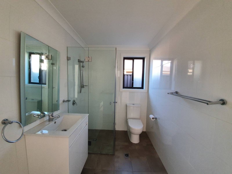 25A Yeronga Cl, St Johns Park NSW 2176