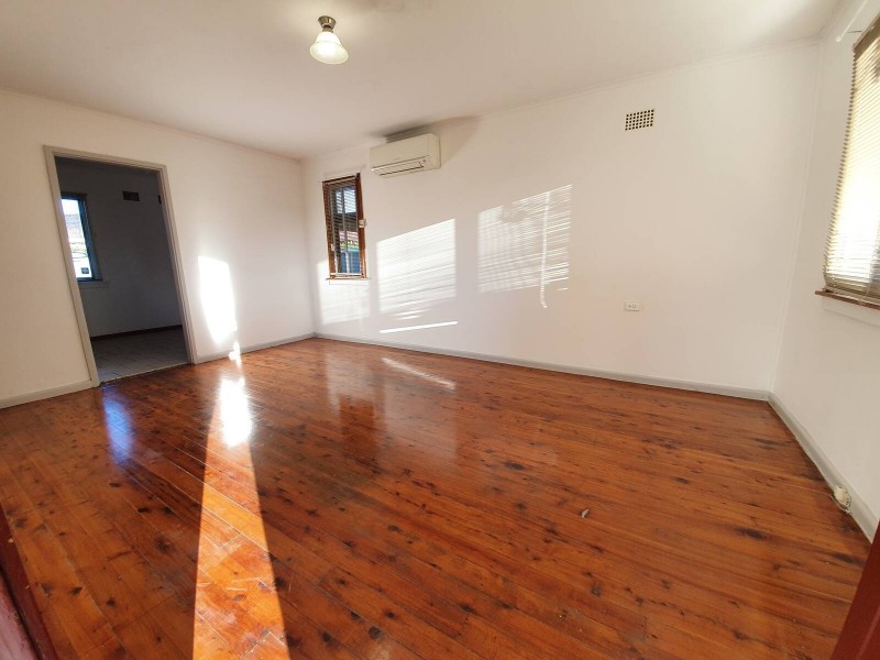 28 Quiros Ave, Fairfield West NSW 2165