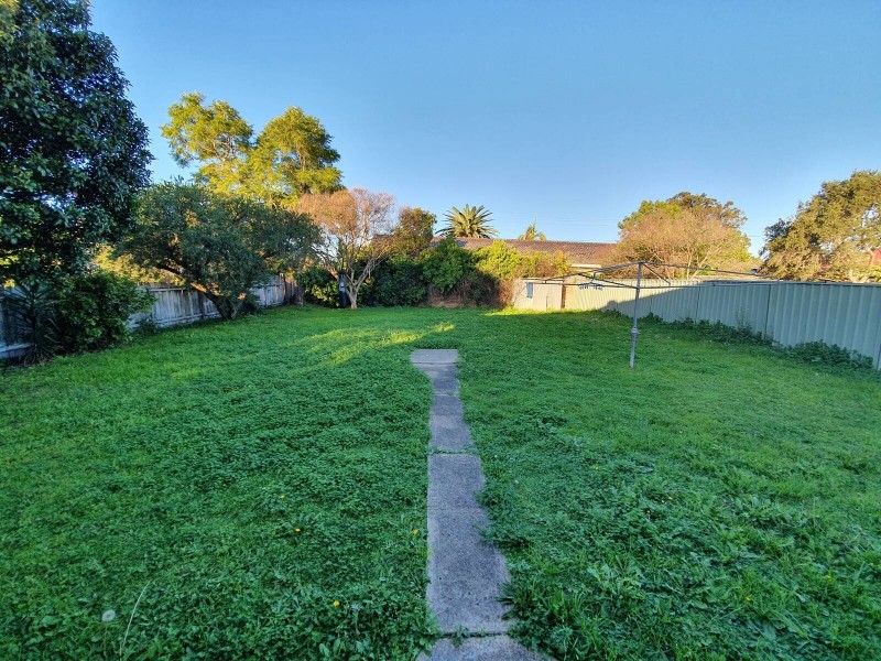 28 Quiros Ave, Fairfield West NSW 2165