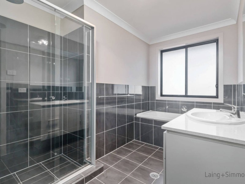 19 Brinsmead Avenue, Middleton Grange NSW 2171