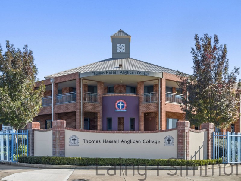 19 Brinsmead Avenue, Middleton Grange NSW 2171