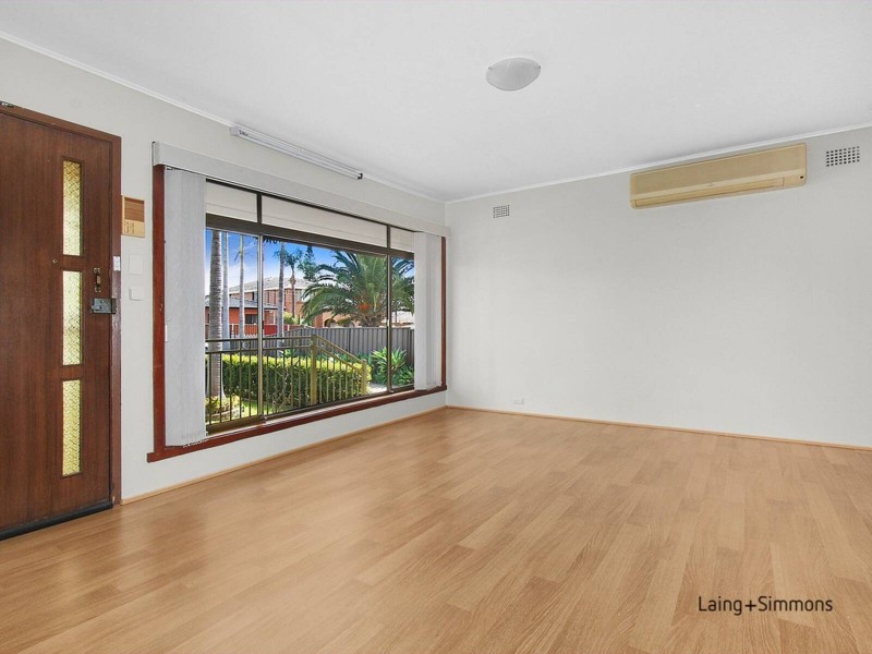 15 Tyrell Cres, Fairfield West NSW 2165