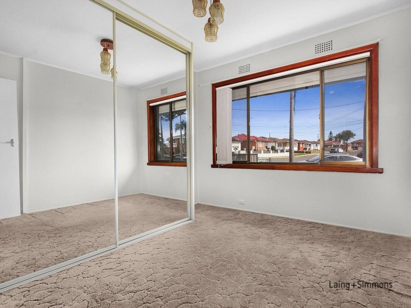 15 Tyrell Cres, Fairfield West NSW 2165