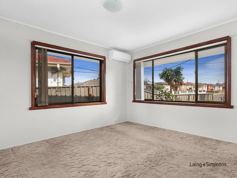 15 Tyrell Cres, Fairfield West NSW 2165