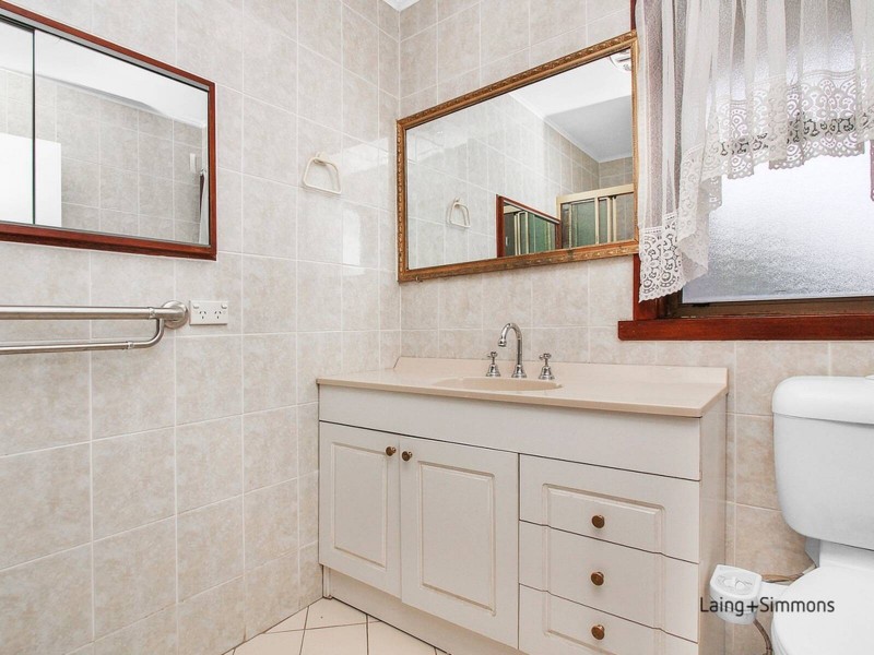 15 Tyrell Cres, Fairfield West NSW 2165