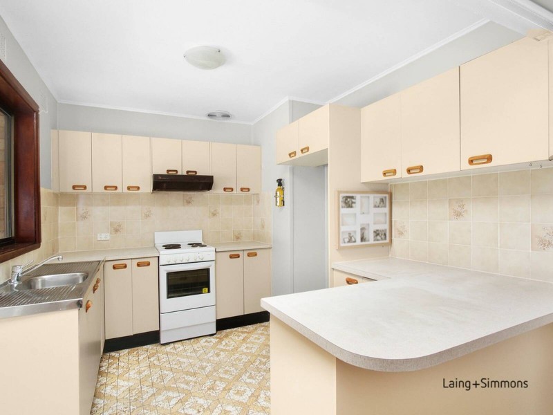 15 Tyrell Cres, Fairfield West NSW 2165