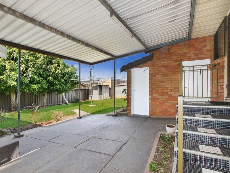 15 Tyrell Cres, Fairfield West NSW 2165