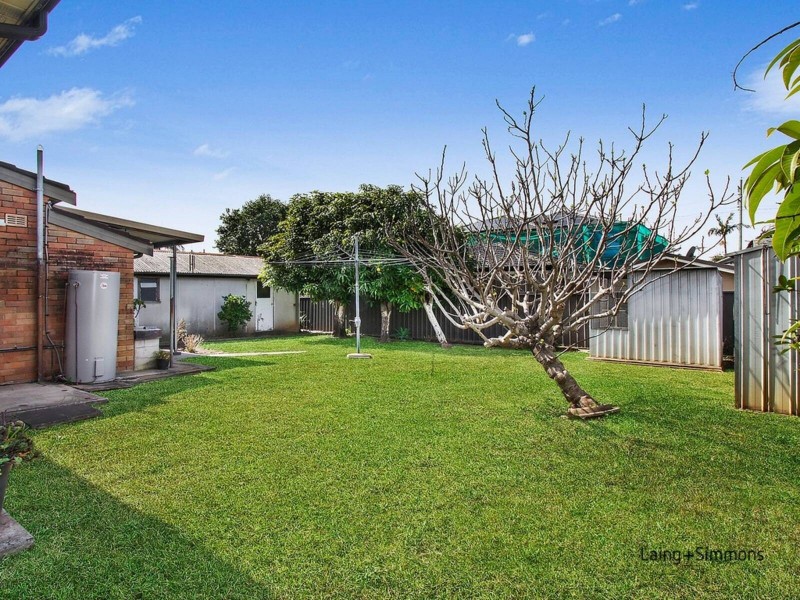 15 Tyrell Cres, Fairfield West NSW 2165