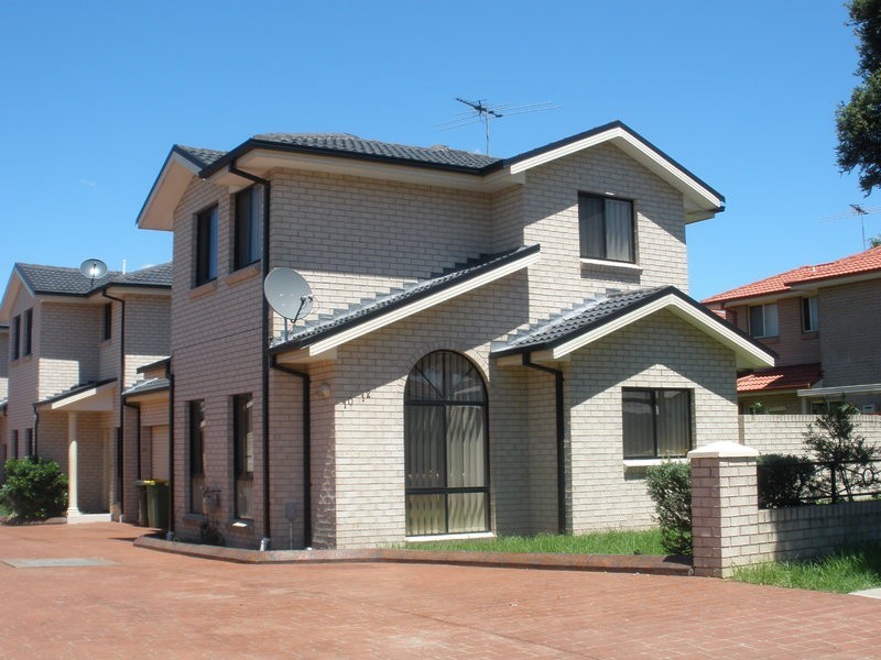 Fairfield NSW 2165