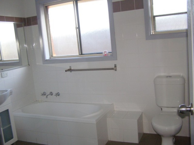 72 RAILWAY PDE, Canley Vale NSW 2166