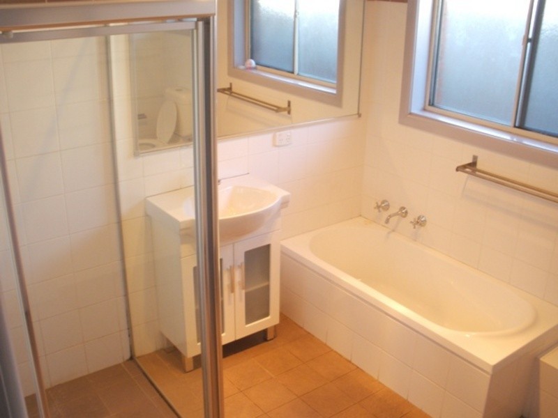 72 RAILWAY PDE, Canley Vale NSW 2166