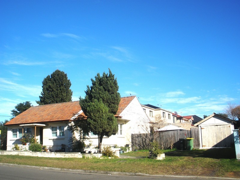 1 HUNTER ST, Fairfield NSW 2165