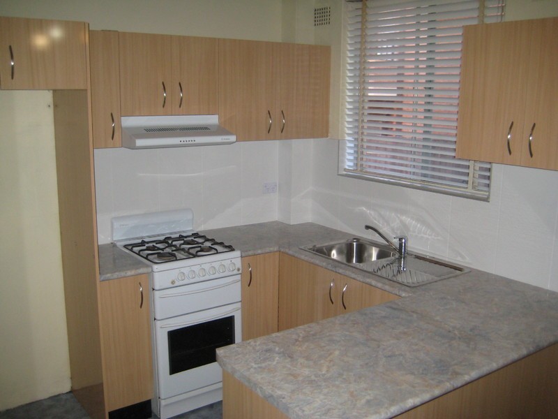 2/15 Blaxcell, Granville NSW 2142