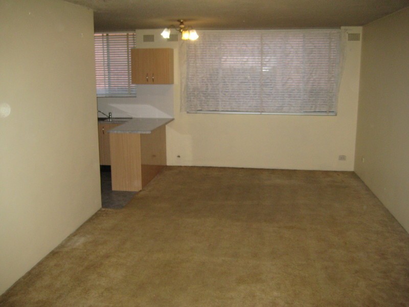 2/15 Blaxcell, Granville NSW 2142