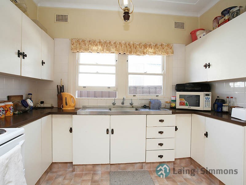 8 Hinchen Street, Guildford NSW 2161