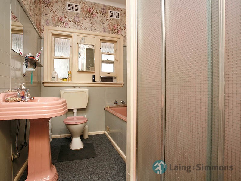 8 Hinchen Street, Guildford NSW 2161