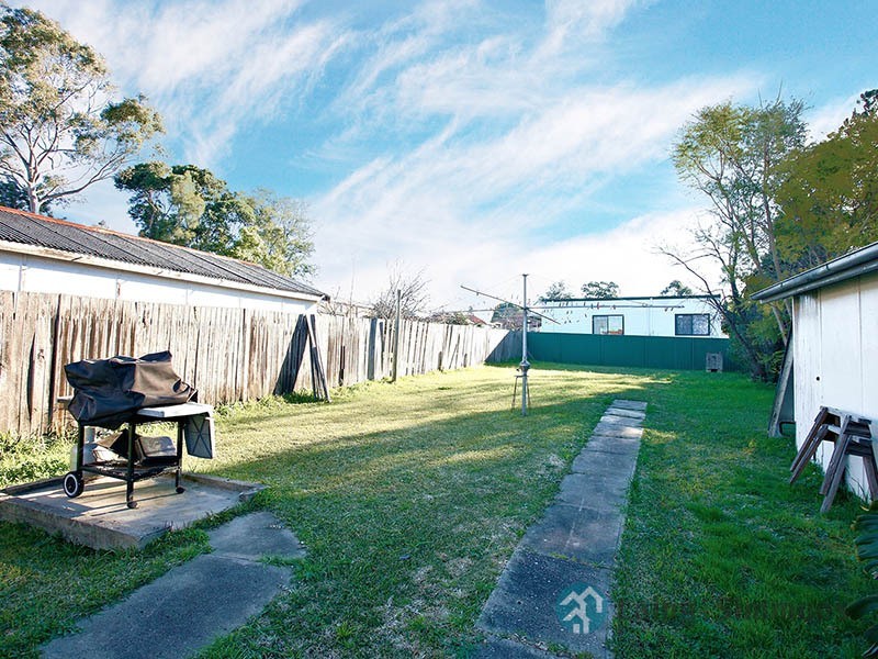 8 Hinchen Street, Guildford NSW 2161