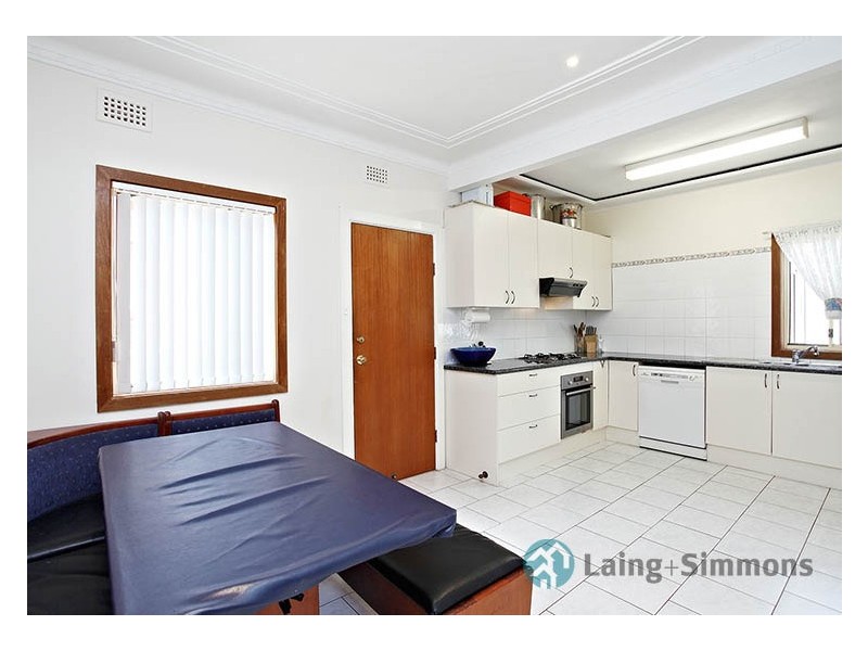 8 Chamberlain Road, Guildford NSW 2161