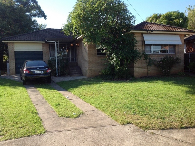 9 Musgrave Crescent, Fairfield West NSW 2165