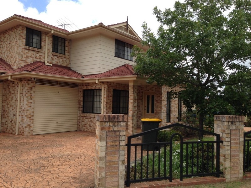 2/11 Ellis Street, Merrylands NSW 2160