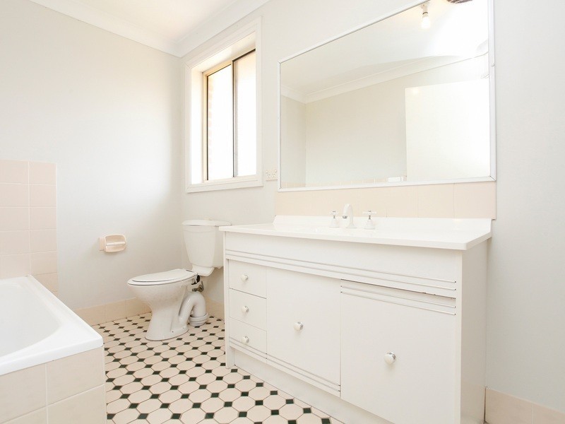 41B Esk Avenue, Green Valley NSW 2168