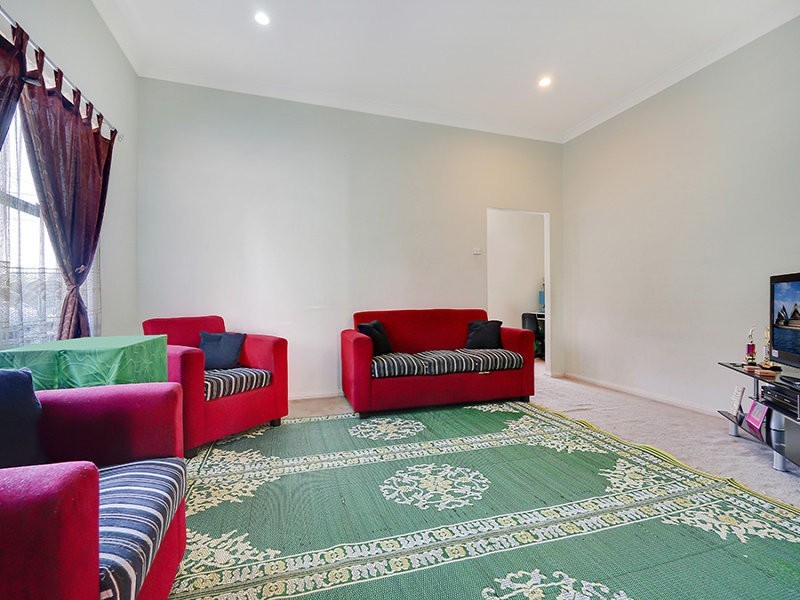 16 Rhodes Avenue, Guildford NSW 2161