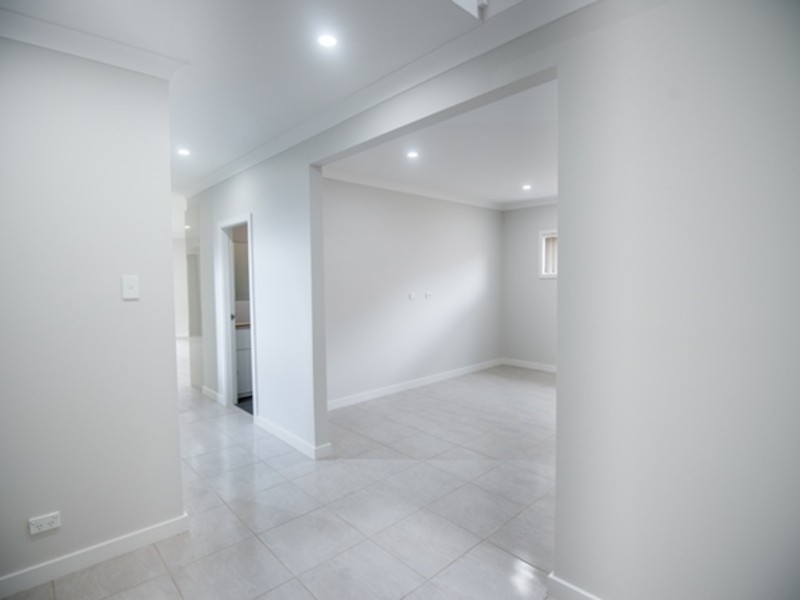 2/82 Mary Street, Merrylands NSW 2160