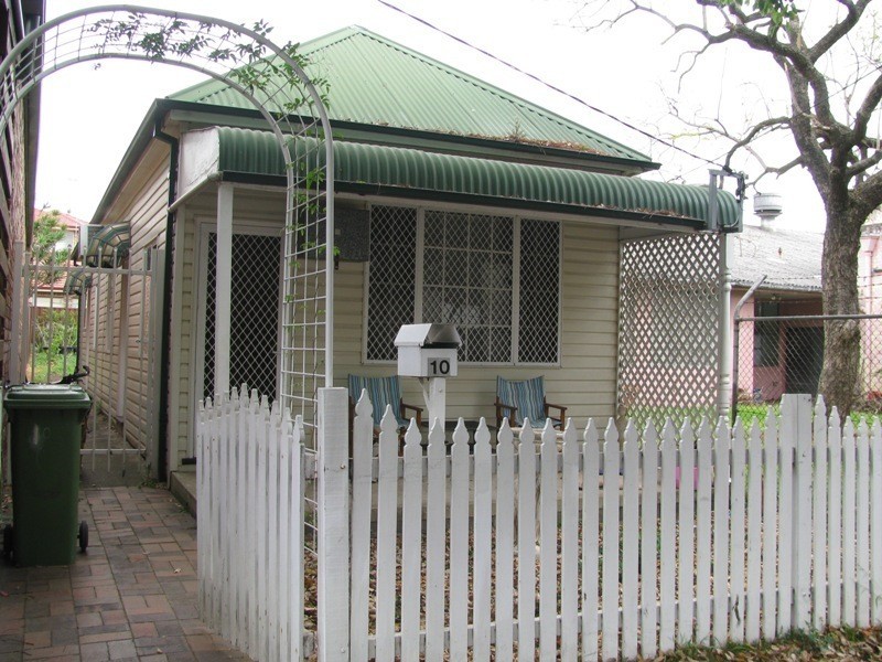 10 William Street, Granville NSW 2142