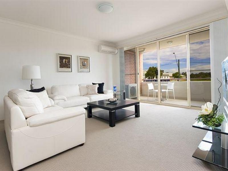 2/40 Earl Street, Merrylands NSW 2160