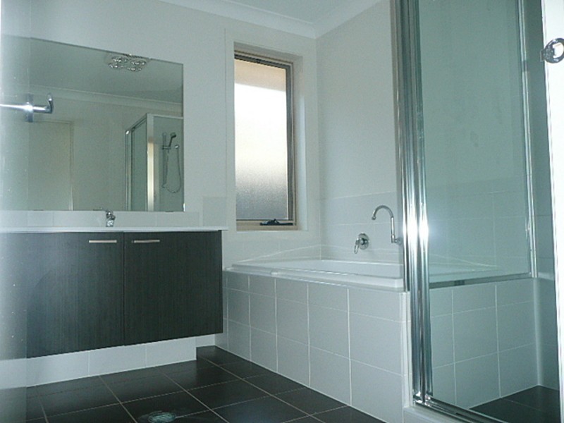 9 Bluebell Cresent, Ropes Crossing NSW 2760
