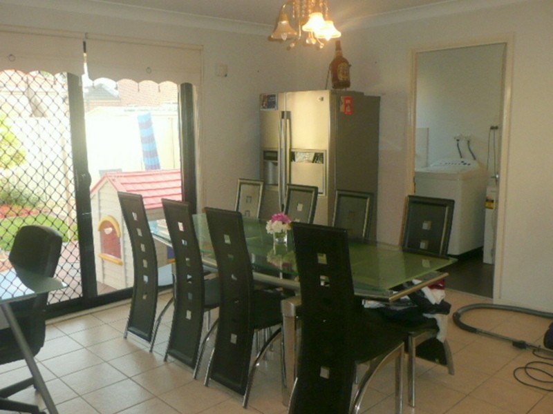 6 Hartwell Cres, St Clair NSW 2759