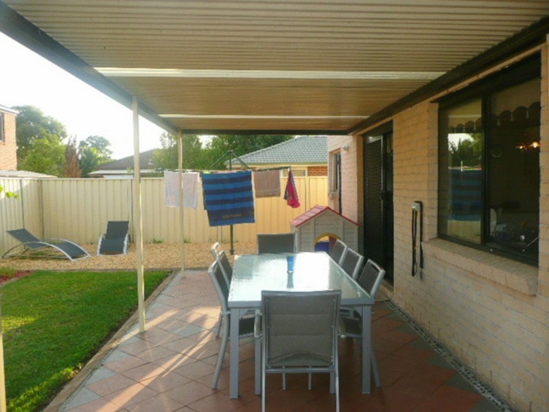 6 Hartwell Cres, St Clair NSW 2759