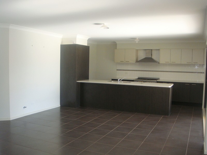 16 Neild Street, Ropes Crossing NSW 2760