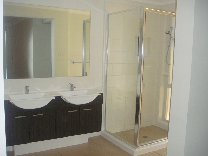 16 Neild Street, Ropes Crossing NSW 2760