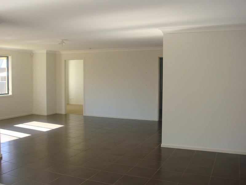 16 Neild Street, Ropes Crossing NSW 2760