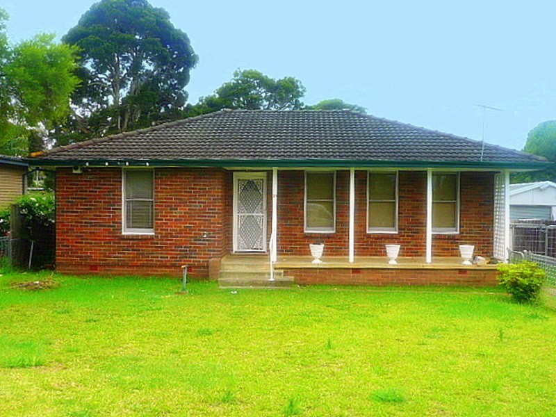 35 Lucena Drive, Lethbridge Park NSW 2770