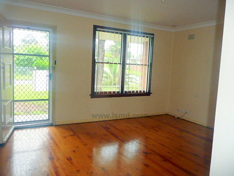 21 Waitaki Street, Lethbridge Park NSW 2770