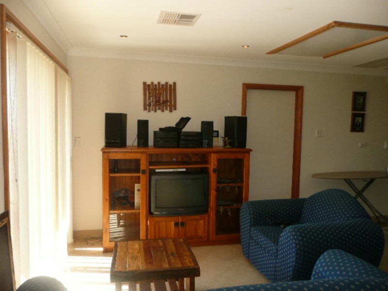 18 Goroka Street, Whalan NSW 2770