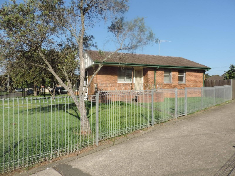24 Sandakan Crescent, Lethbridge Park NSW 2770