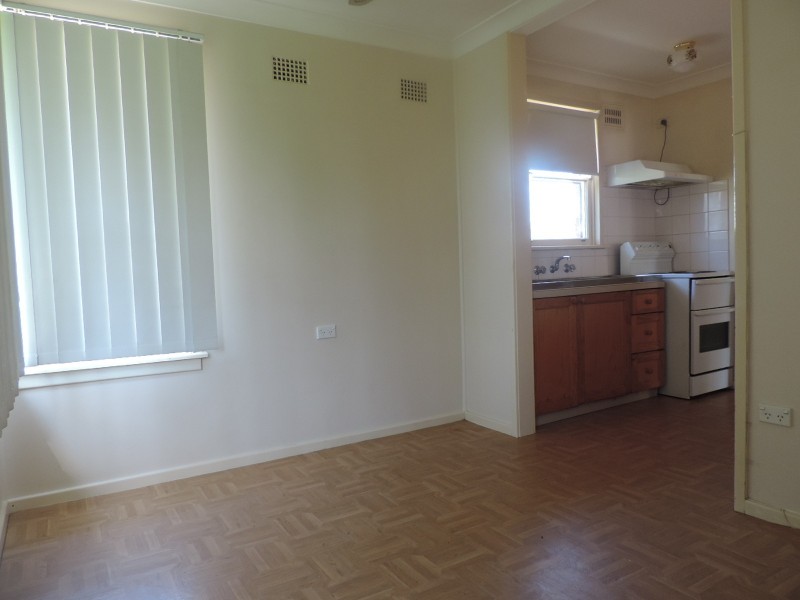 24 Sandakan Crescent, Lethbridge Park NSW 2770