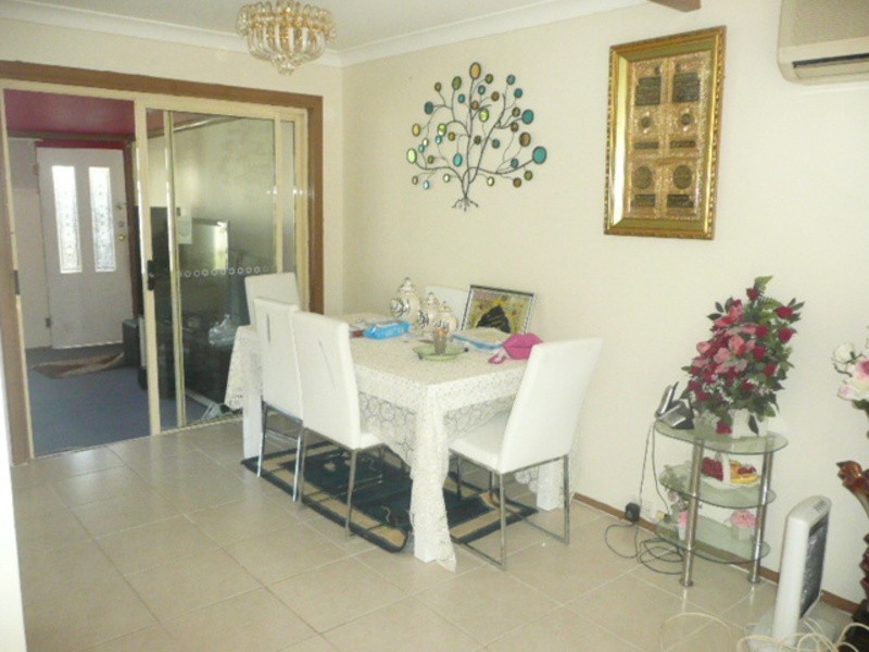 15 Livingstone Ave, Dharruk NSW 2770