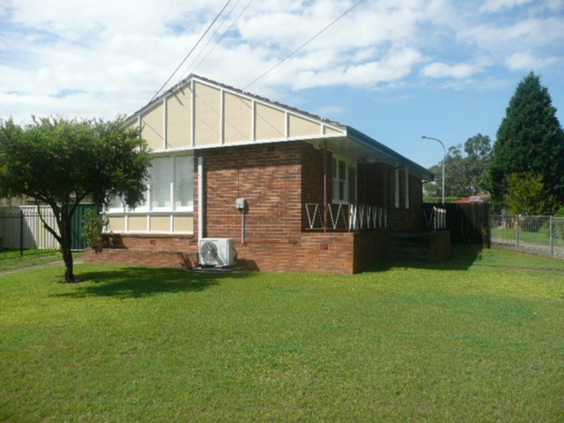24 Sandakan Crescent, Lethbridge Park NSW 2770