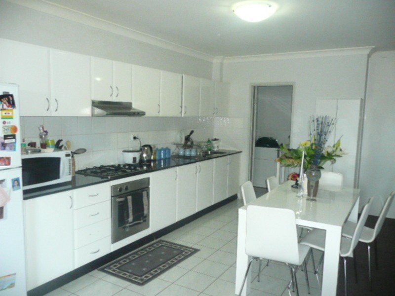 25/9-13 Griffiths St, Blacktown NSW 2148