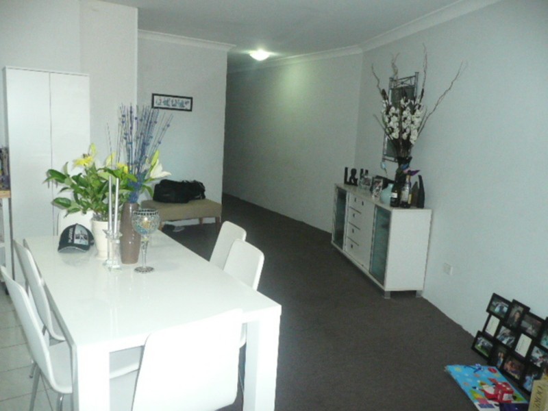 25/9-13 Griffiths St, Blacktown NSW 2148