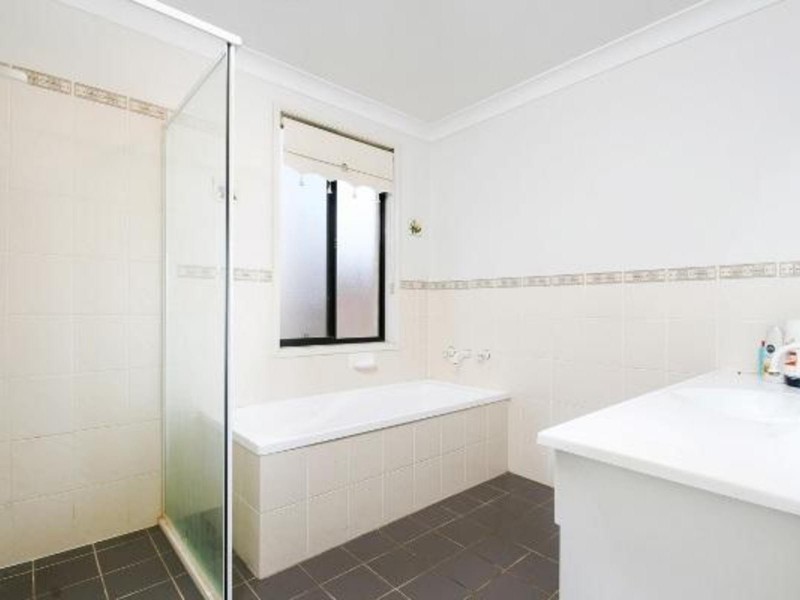 6 Hartwell Cres, St Clair NSW 2759