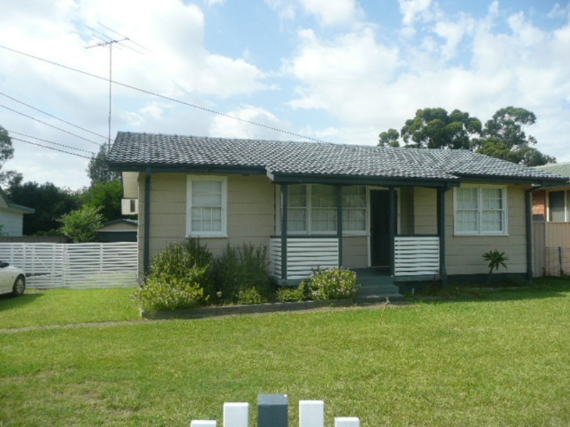 95 Manila Rd, Lethbridge Park NSW 2770